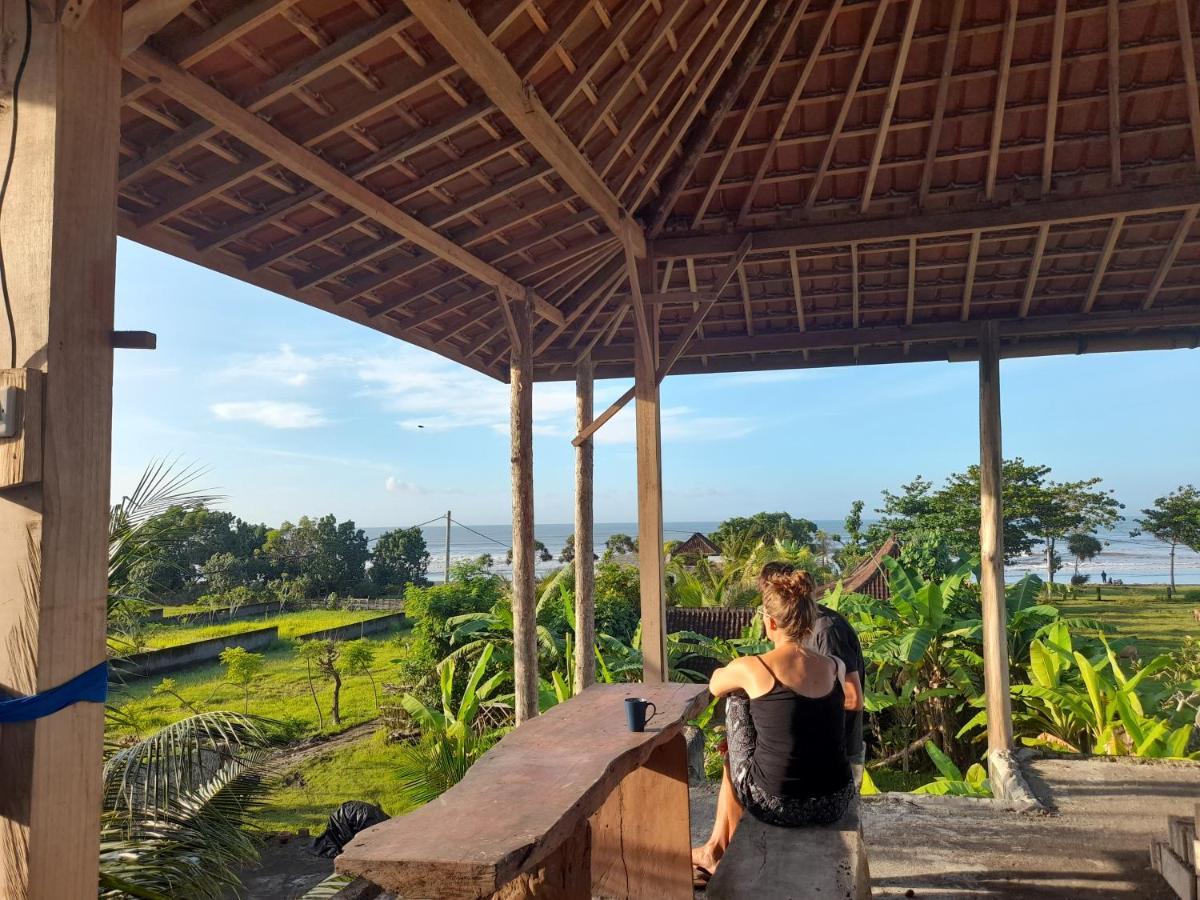 The Nyamo Surf & Stay Pulukan Exterior photo