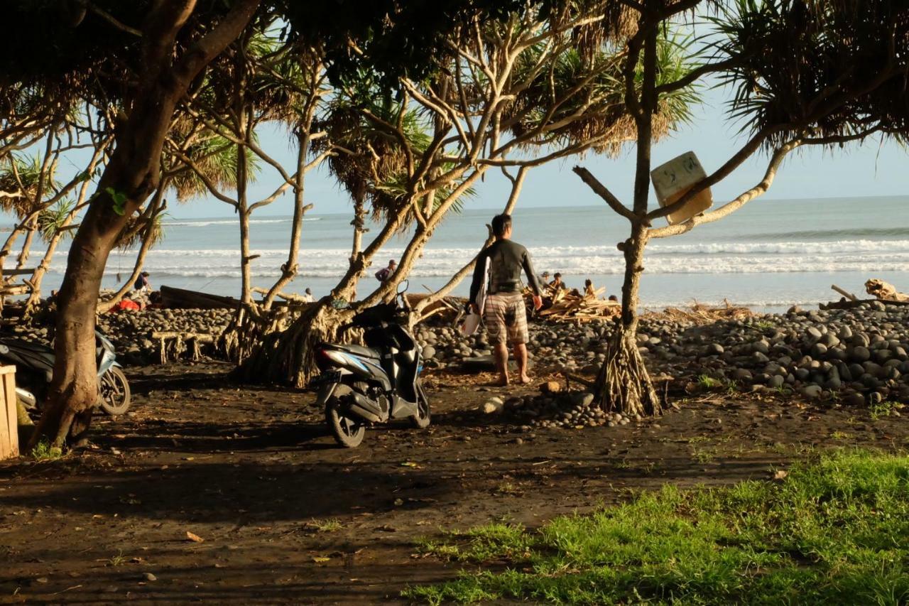 The Nyamo Surf & Stay Pulukan Exterior photo
