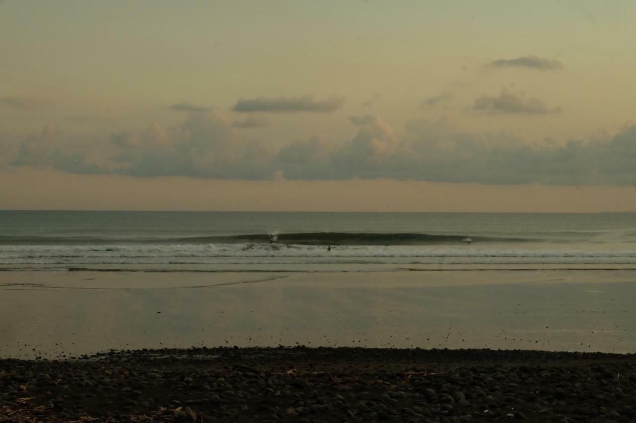 The Nyamo Surf & Stay Pulukan Exterior photo