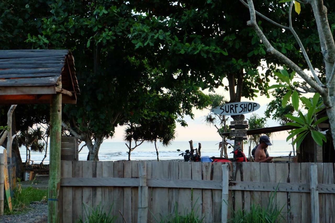 The Nyamo Surf & Stay Pulukan Exterior photo