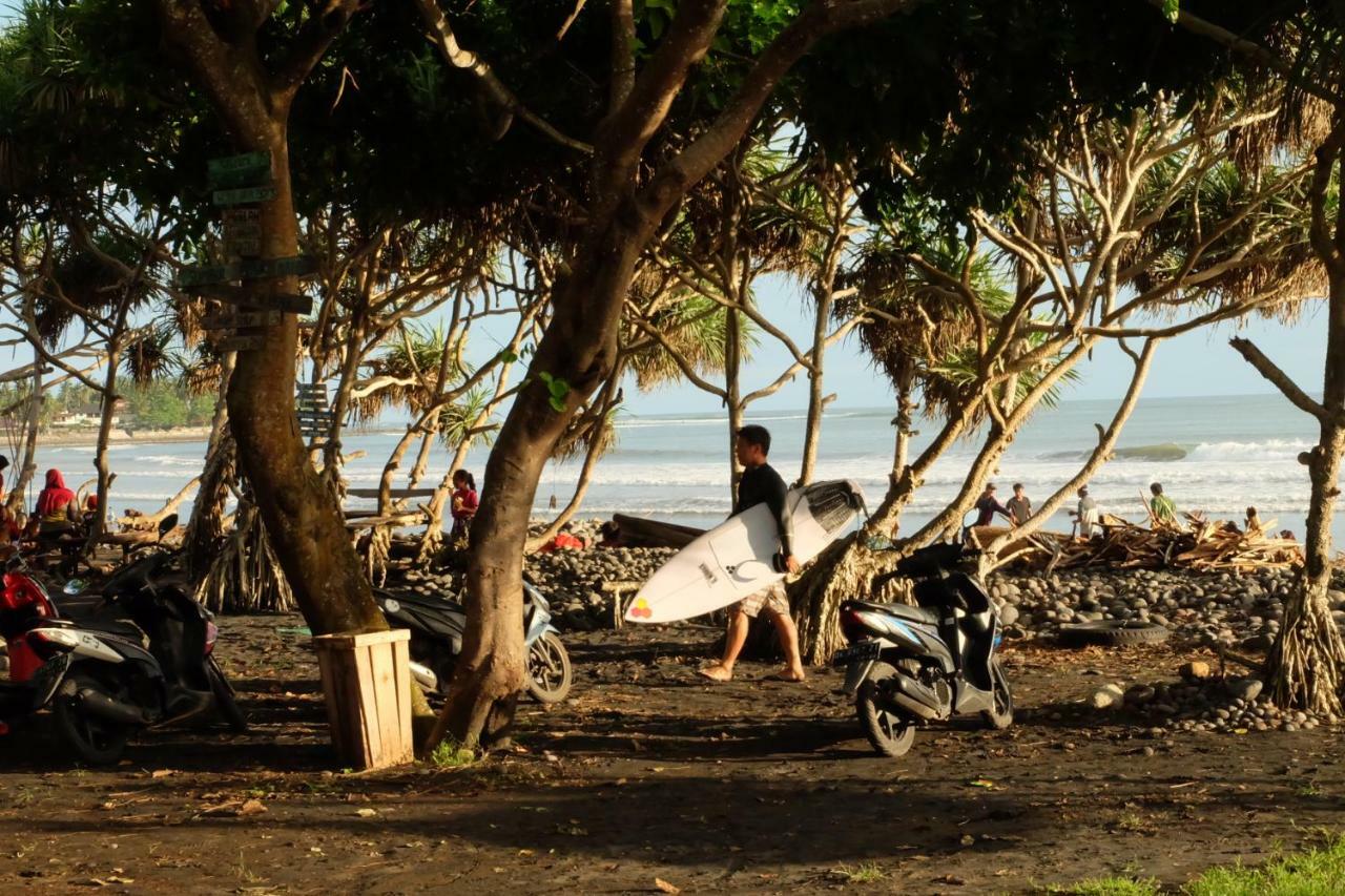 The Nyamo Surf & Stay Pulukan Exterior photo